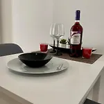 Modern In Town, Close To The - No 1 Apartamento *